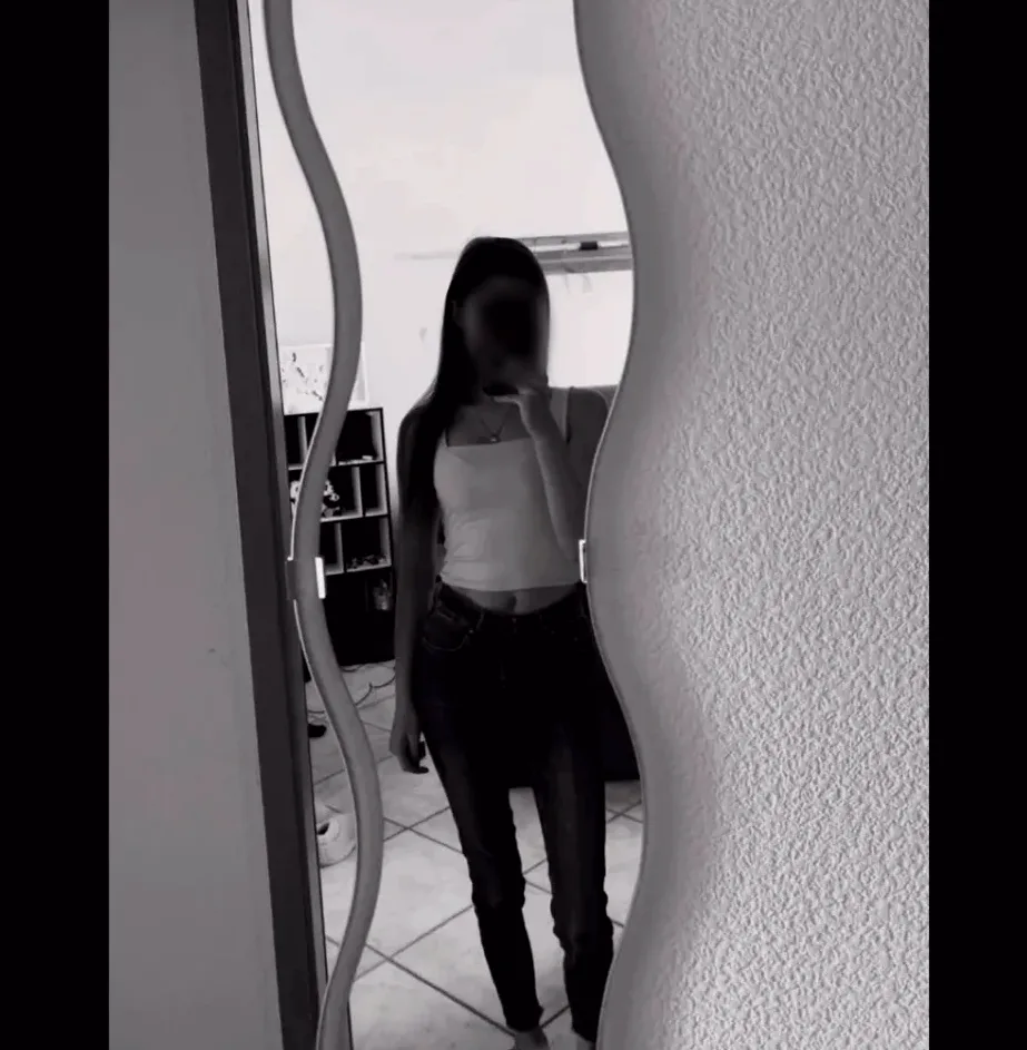 Agata, 25