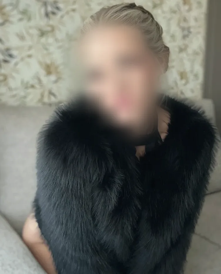 Amara, 32
