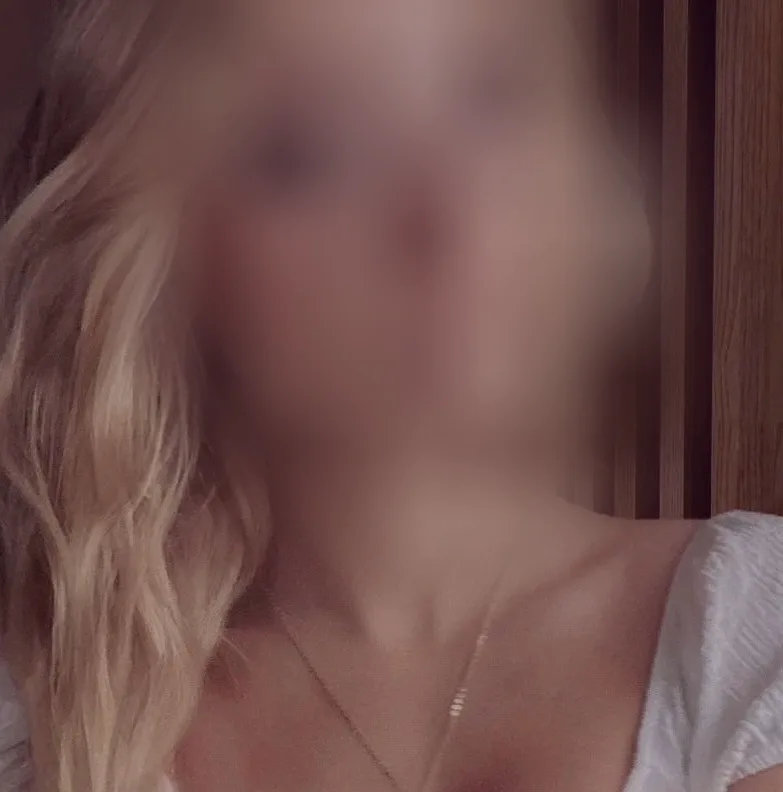 Emily, 19