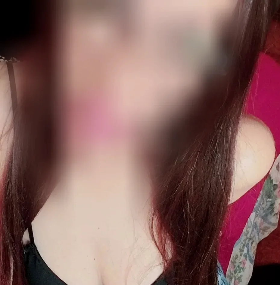 Isabelle, 37