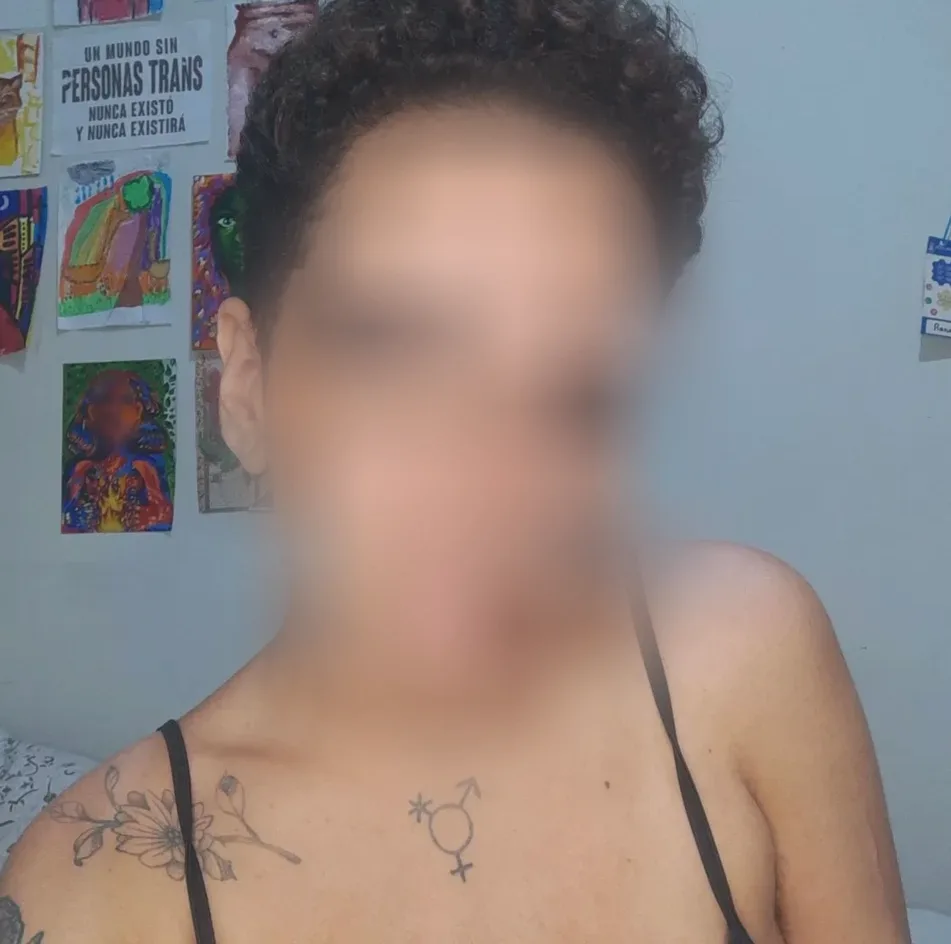 Isabelle, 26