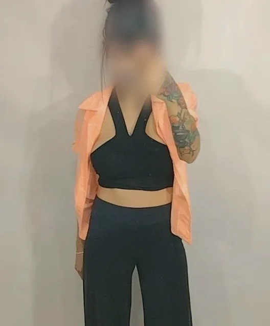 Isla, 25
