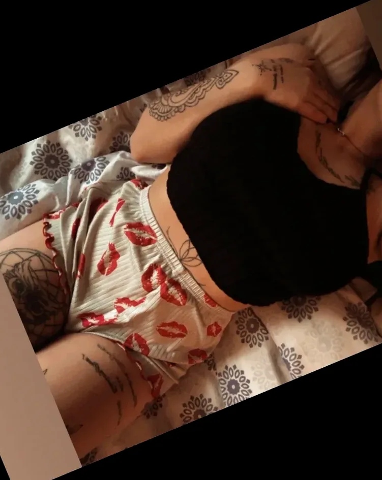 Lara, 26
