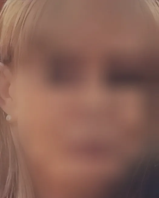 Laura, 25