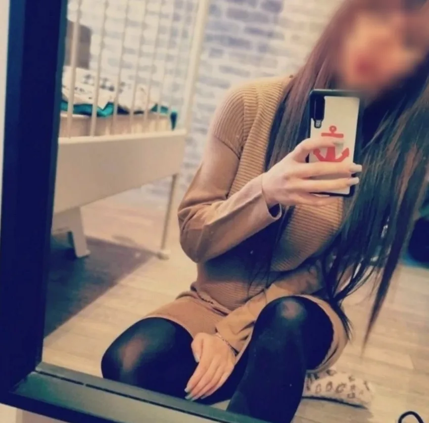 Nicola, 31